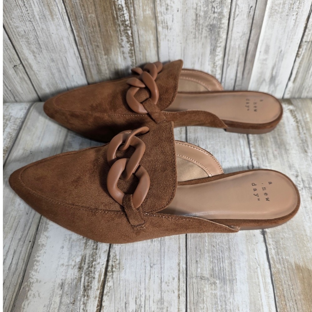 A New Day Womens Cognac Brown Faux Suede Pointed Toe Chain Link Mules Size 7 - Picture 3 of 8